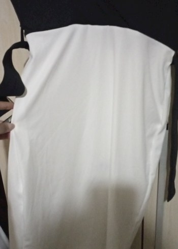 V Yaka Siyah Beyaz Midi Hamile Elbisesi - Görsel 5