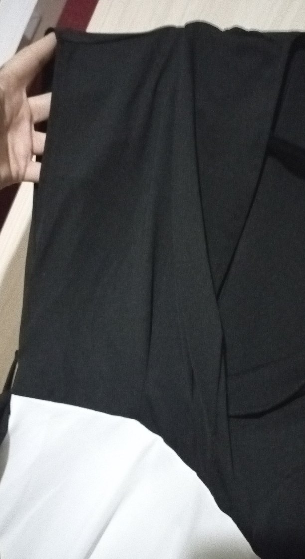 V Yaka Siyah Beyaz Midi Hamile Elbisesi - Görsel 2