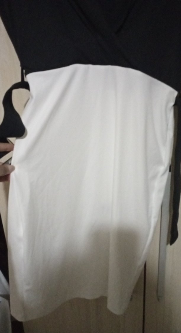 V Yaka Siyah Beyaz Midi Hamile Elbisesi - Görsel 5