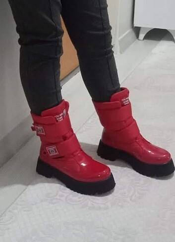 Fashion Angel Yepyeni kaya gibi sağlam ve şık kirmizi çocuk bot
