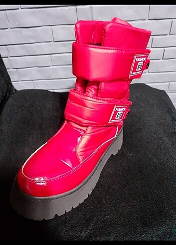 Yepyeni kaya gibi sağlam  ve şık  kirmizi çocuk bot - Görsel 10