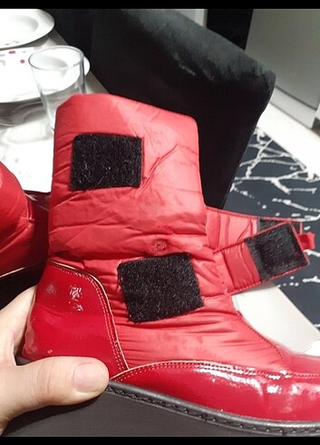 Yepyeni kaya gibi sağlam  ve şık  kirmizi çocuk bot - Görsel 11