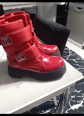 Yepyeni kaya gibi sağlam  ve şık  kirmizi çocuk bot - Görsel 13