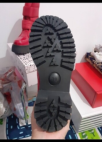 Yepyeni kaya gibi sağlam  ve şık  kirmizi çocuk bot - Görsel 15