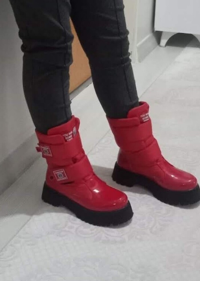Yepyeni kaya gibi sağlam  ve şık  kirmizi çocuk bot - Görsel 2