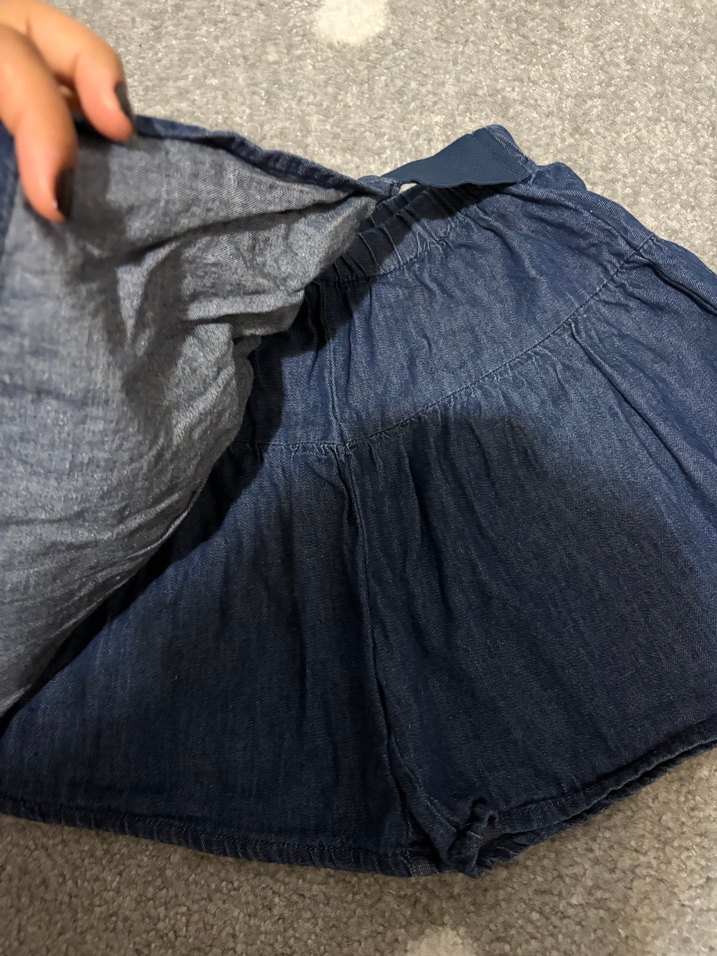 Kızlar için Bol Kesim Pileli Denim Şort - Görsel 2