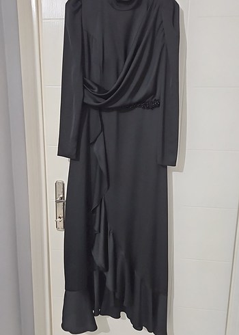 Uzun Siyah Gotik Nakışlı Abiye Elbise