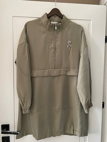 Asker Yeşili Parlak Kumaş Tunik