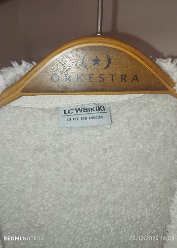 Beyaz Peluş Kapüşonlu Kadın Ceket - Görsel 4