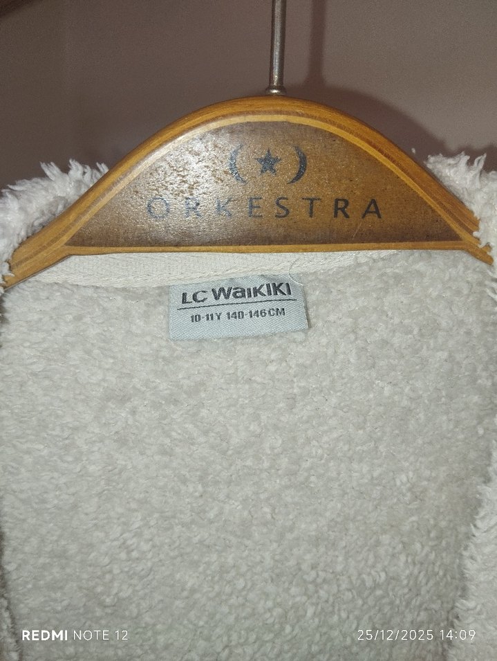 Beyaz Peluş Kapüşonlu Kadın Ceket - Görsel 4