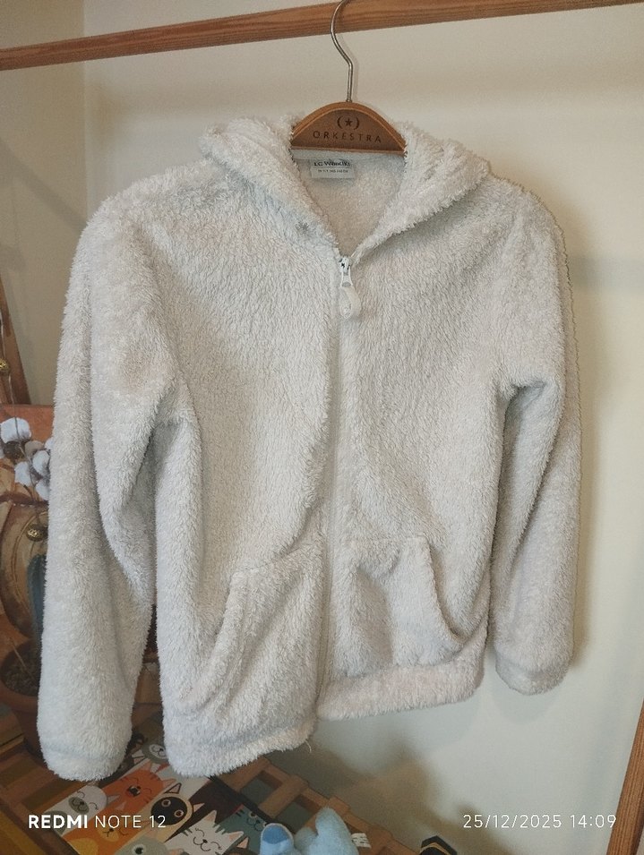 Beyaz Peluş Kapüşonlu Kadın Ceket - Görsel 5