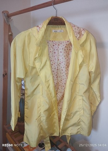 Sarı Düğmeli Kız Yağmurluk - Görsel 8