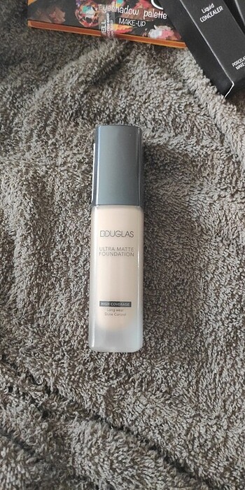 Douglas ultra matte foundation