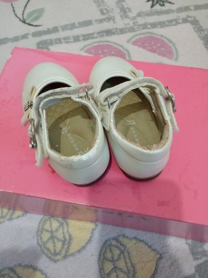 Kız Çocuk Beyaz Tokalı Babet Ayakkabı - Görsel 2