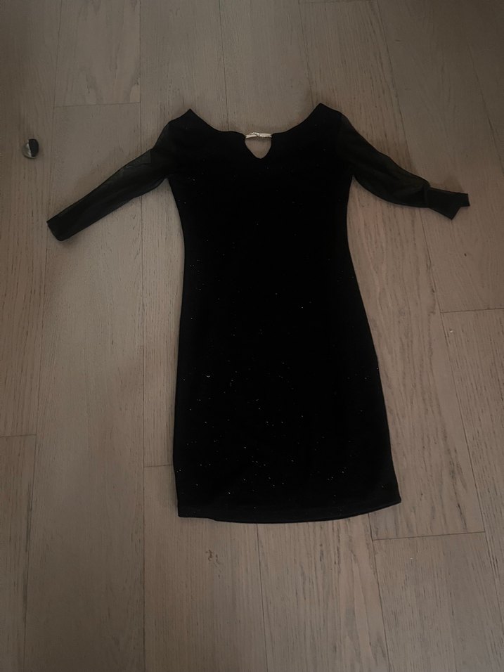 Siyah V Yaka Uzun Kollu Midi Kadın Elbise - Görsel 2