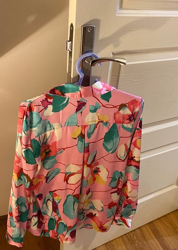 Pembe Desenli V Yaka Uzun Kollu Kadın Gömlek - Görsel 3