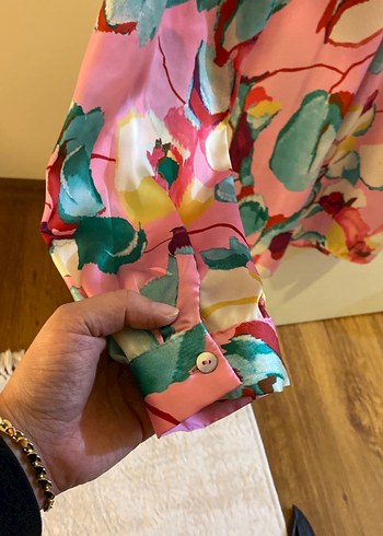 Pembe Desenli V Yaka Uzun Kollu Kadın Gömlek - Görsel 4