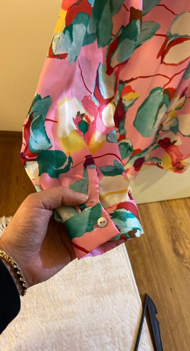 Pembe Desenli V Yaka Uzun Kollu Kadın Gömlek - Görsel 4