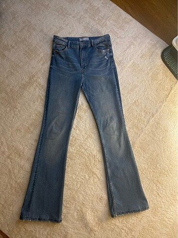 BERSHKA flare jean