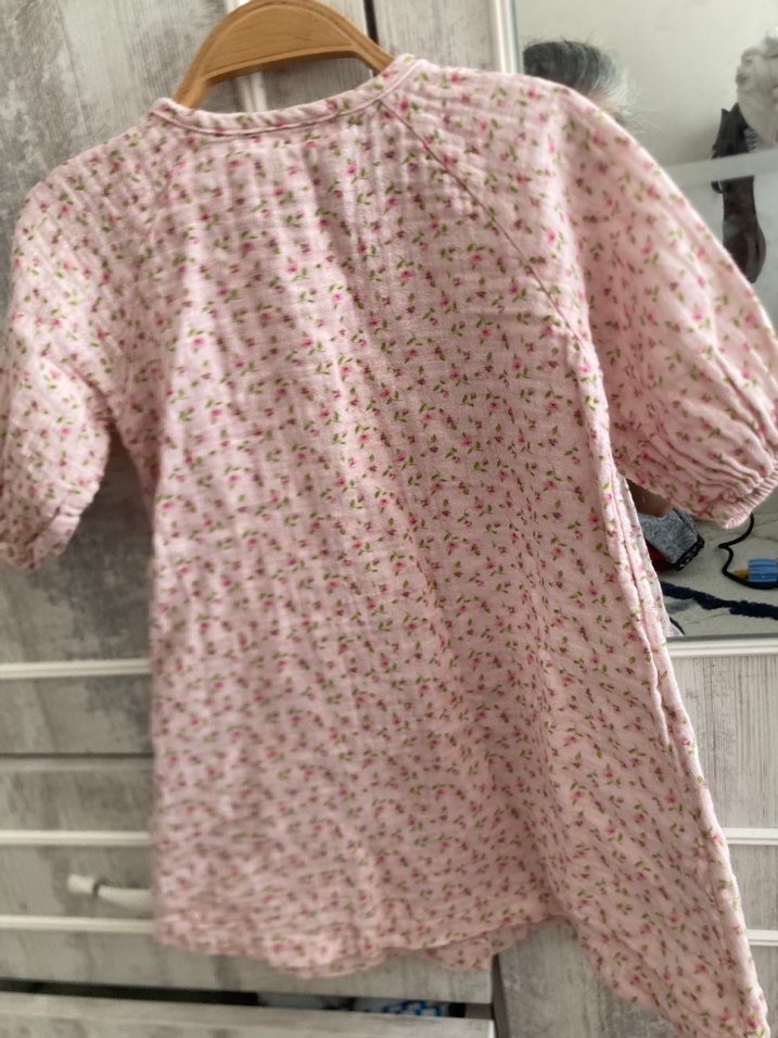 Çiçek Desenli Düğmeli Pembe Kız Elbisesi - Görsel 3