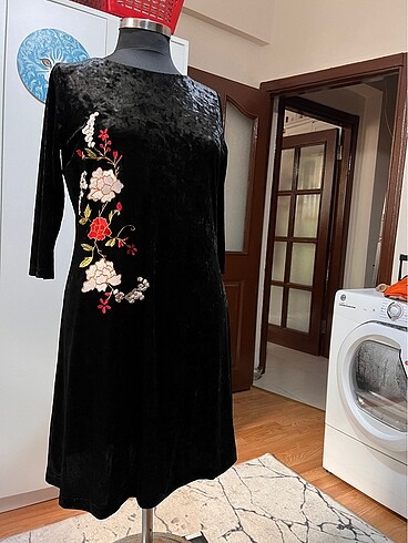 Diğer Nakışlı siyah kadife elbise