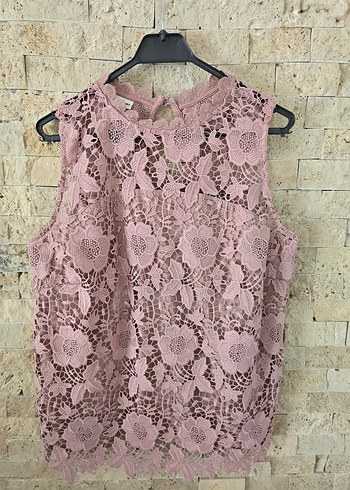 Pembe Dantel Detaylı Kolsuz Bluz