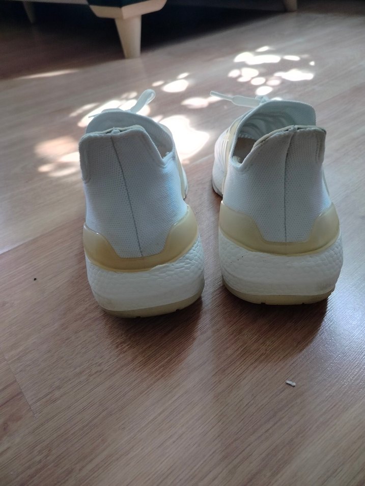 Adidas Boost Beyaz Elastik Bağcıklı Spor Ayakkabı - Görsel 3