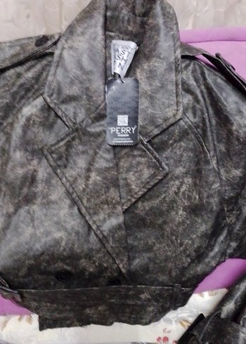 Fred Perry Bayanlar İcin Deri Mont Kisa Model