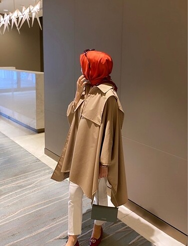 KÜBRA OSMANOĞLU CAMEL TRENÇ PANÇO