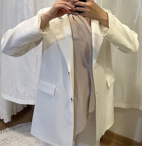 Beyaz uzun blazer