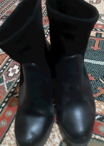 Siyah Deri Yılan Desenli Tokalı Kadın Bot - Görsel 2