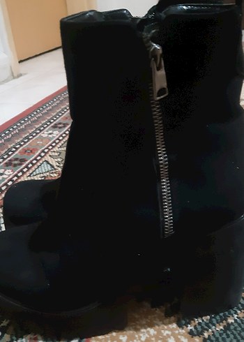 Siyah Yılan Desenli Süet Topuklu Bot - Görsel 3