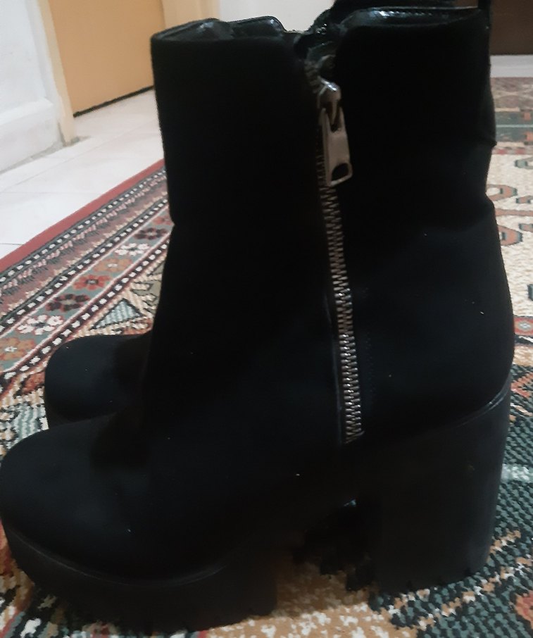 Siyah Yılan Desenli Süet Topuklu Bot - Görsel 3