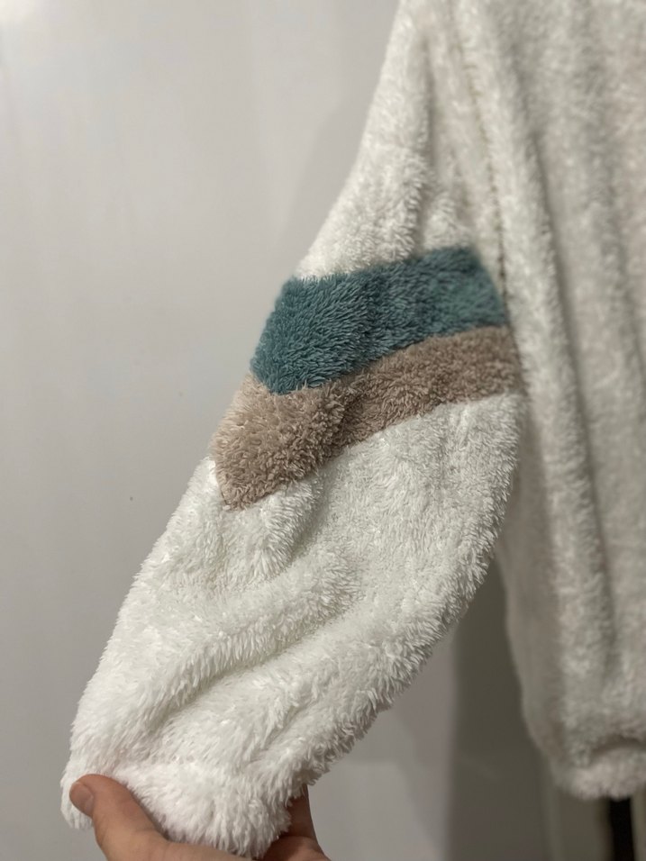 Kapüşonlu Peluş hırka - Görsel 3