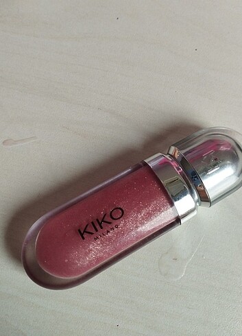 Kiko 17 Numara Lipgloos Kiko Dudak Parlatıcısı %20 İndirimli - Gardrops