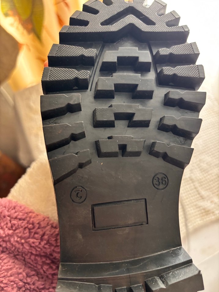 Gri Süet Kadın Bot - Görsel 3