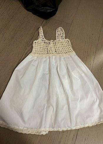 Beyaz Örgü Detaylı Kız Çocuk Elbise - Görsel 3