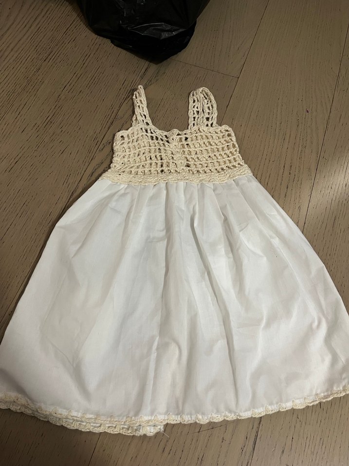 Beyaz Örgü Detaylı Kız Çocuk Elbise - Görsel 3