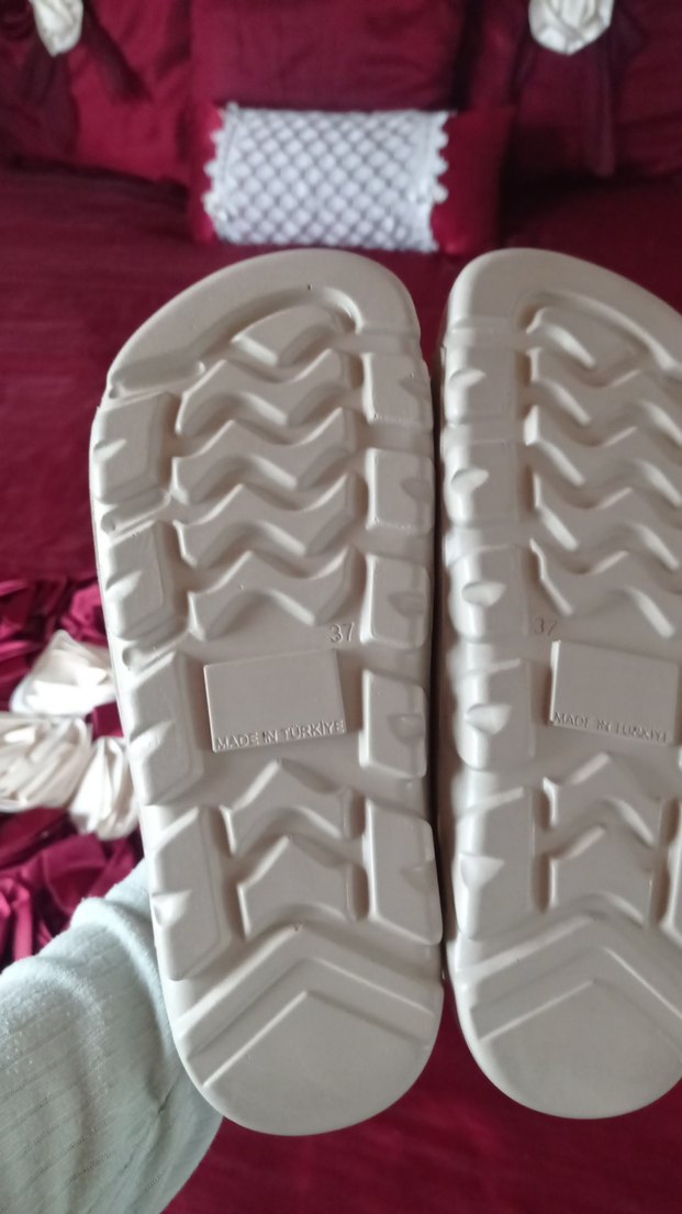 Beyaz Kadın Dolgulu Terlikler - Görsel 4