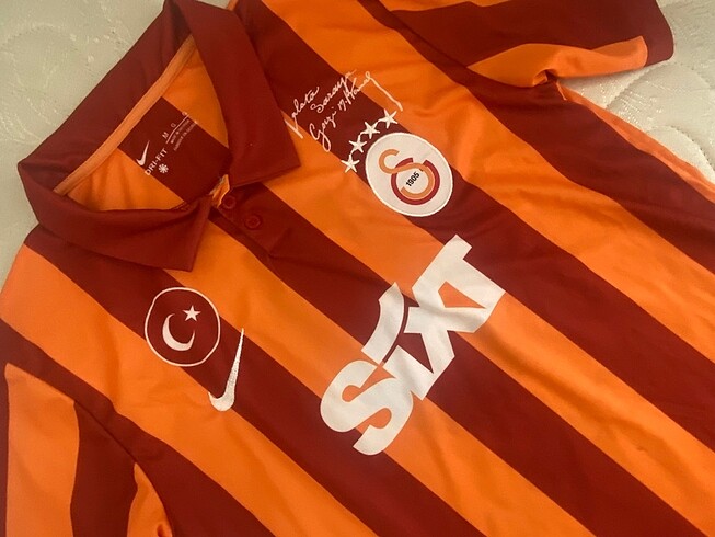 m Beden kırmızı Renk Galatasaray forması