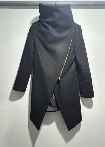 Asimetrik Kesim Şal Yaka Siyah Kaban - Görsel 2