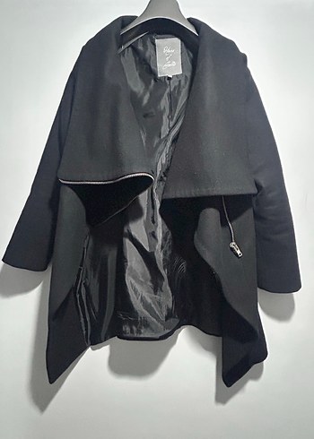 Asimetrik Kesim Şal Yaka Siyah Kaban - Görsel 4