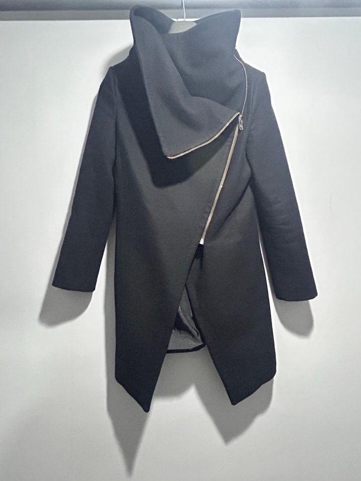 Asimetrik Kesim Şal Yaka Siyah Kaban - Görsel 3