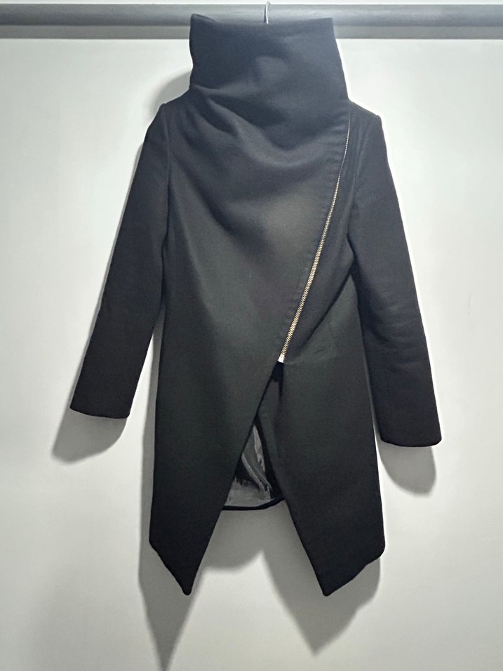 Asimetrik Kesim Şal Yaka Siyah Kaban - Görsel 2