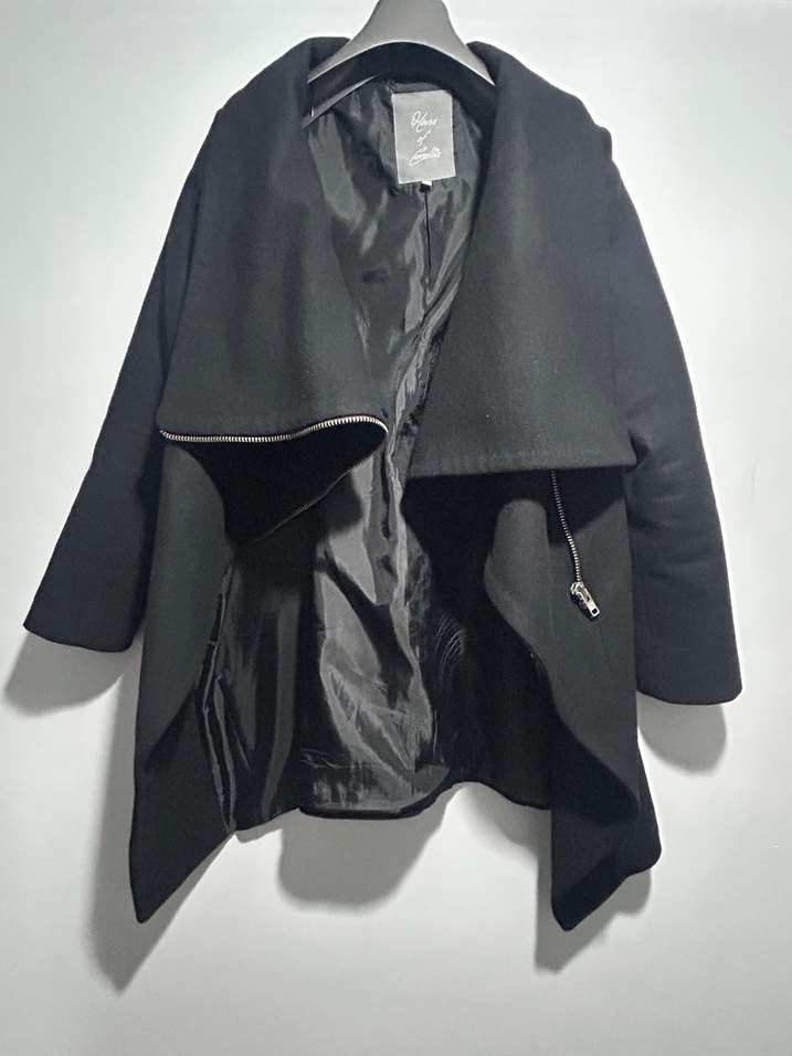 Asimetrik Kesim Şal Yaka Siyah Kaban - Görsel 4