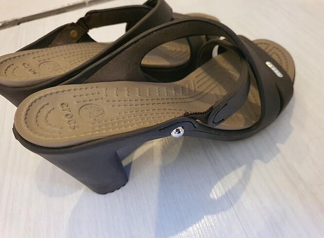 39 Beden Crocs topuklu terlik