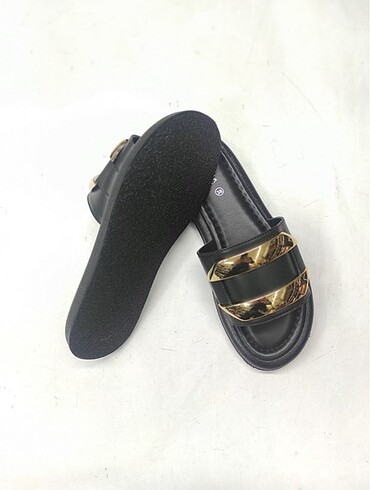 39 Beden siyah Renk Gold detay terlik