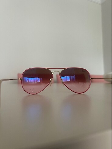  Beden Rayban kırmızı güneş gözlüğü