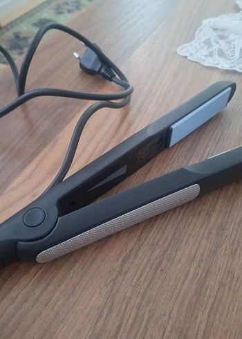 Braun Siyah Gri Dijital Ekranlı Saç Düzleştirici - Görsel 3