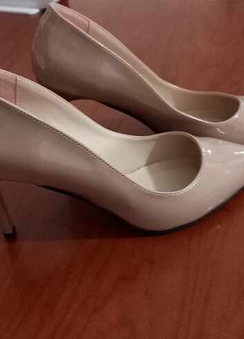 Nude stiletto